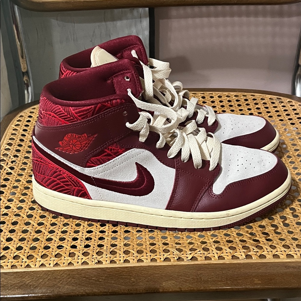 Air Jordan 1 Mid "Tiki Leaf"